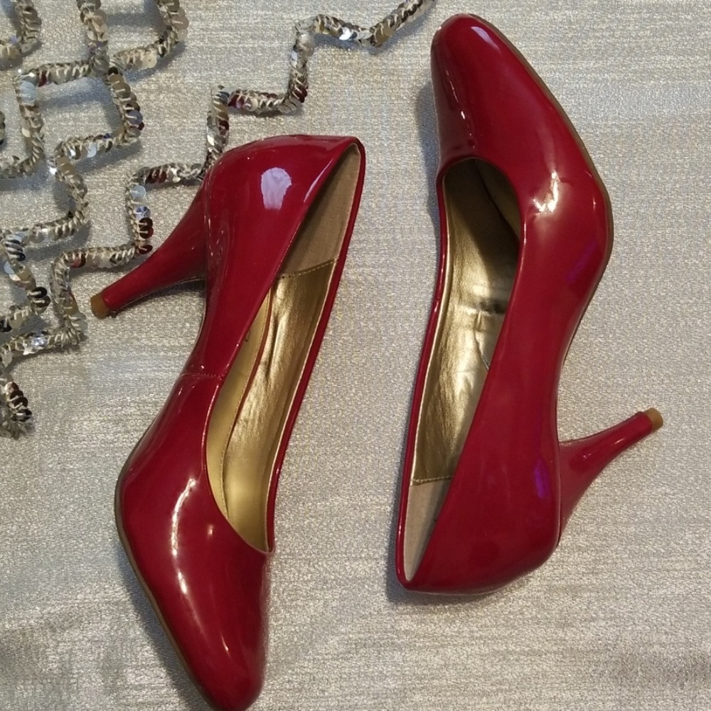 Red Bandolino heels